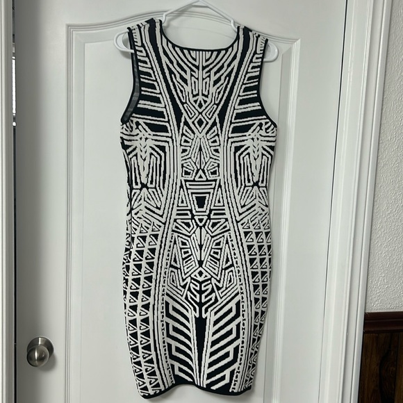 JOHN + JENN knit fitted dress size M - Picture 2 of 4